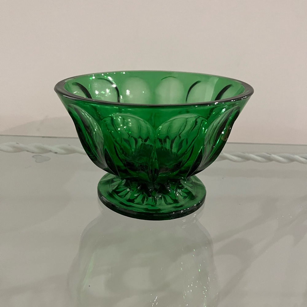 💚 Gorgeous Green Glass Dish 💚